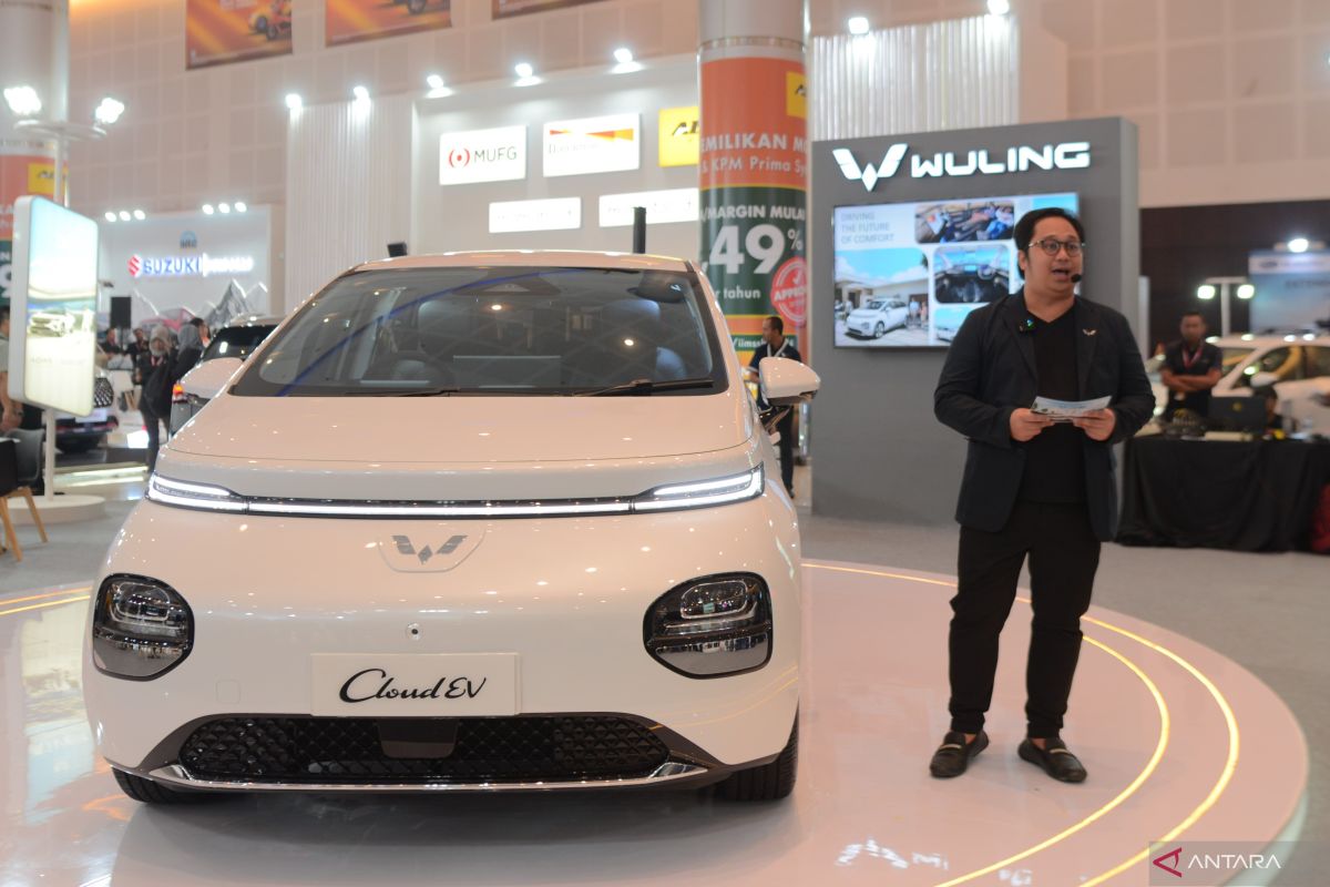 Mobil listrik terbaru Wuling Cloud EV bisa dicoba di IIMS Surabaya