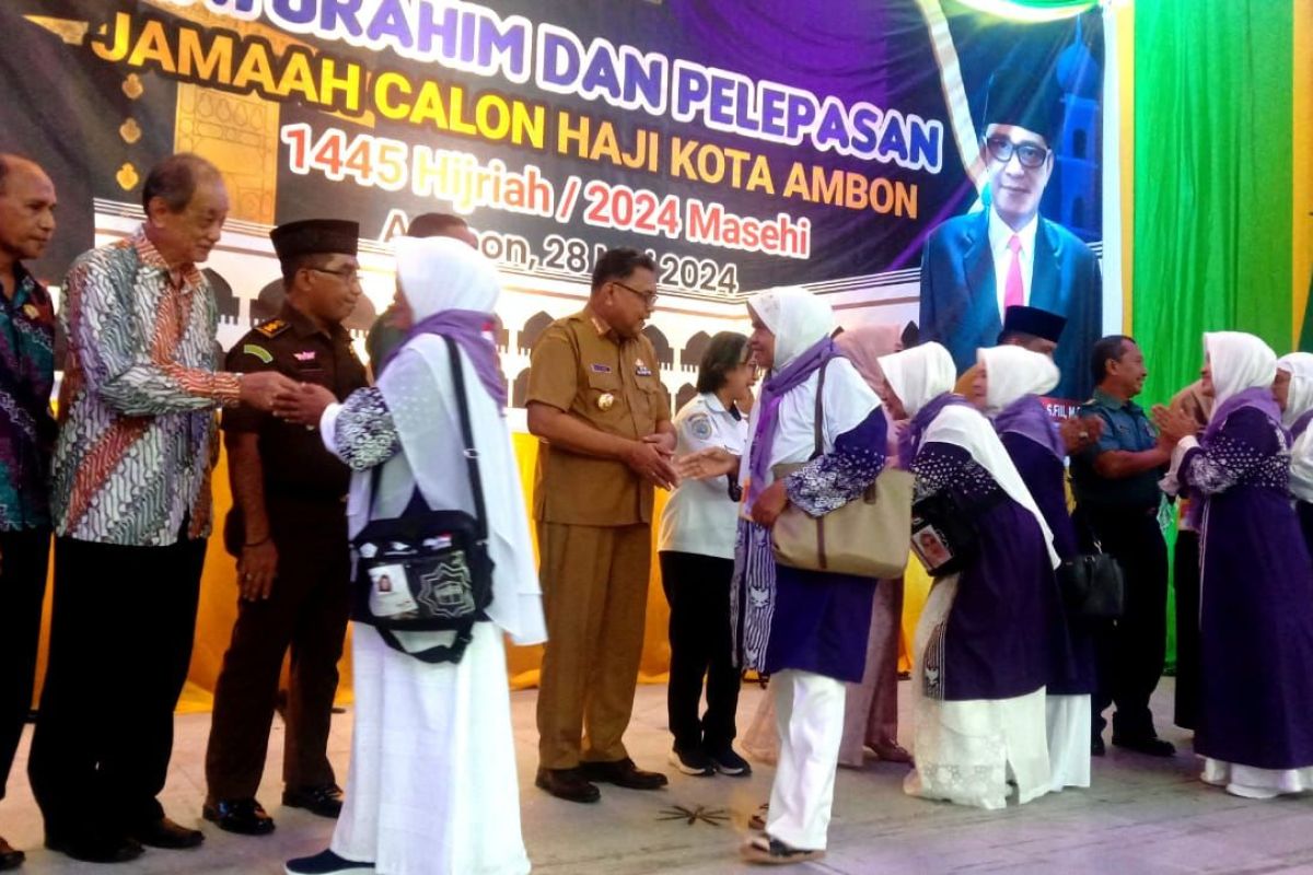 Pemkot Ambon lepas keberangkatan 322 orang calon haji menuju Makkah