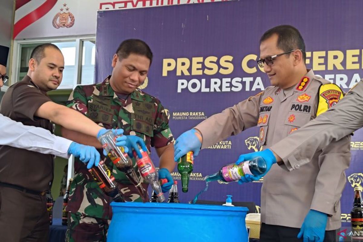 Polresta Tangerang musnahkan 2.412 botol miras
