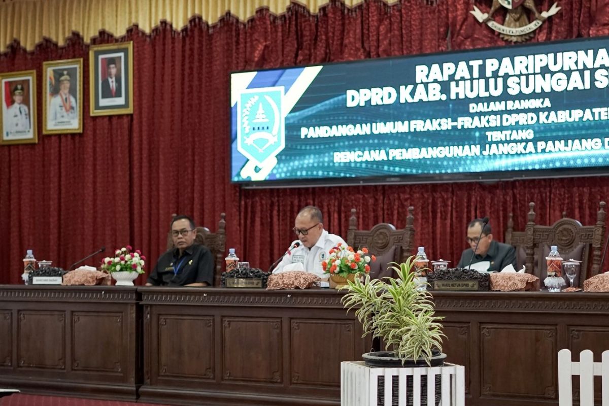 DPRD HSS rapat paripurna penyampaian pandangan umum Raperda RPJPD 2025-2045