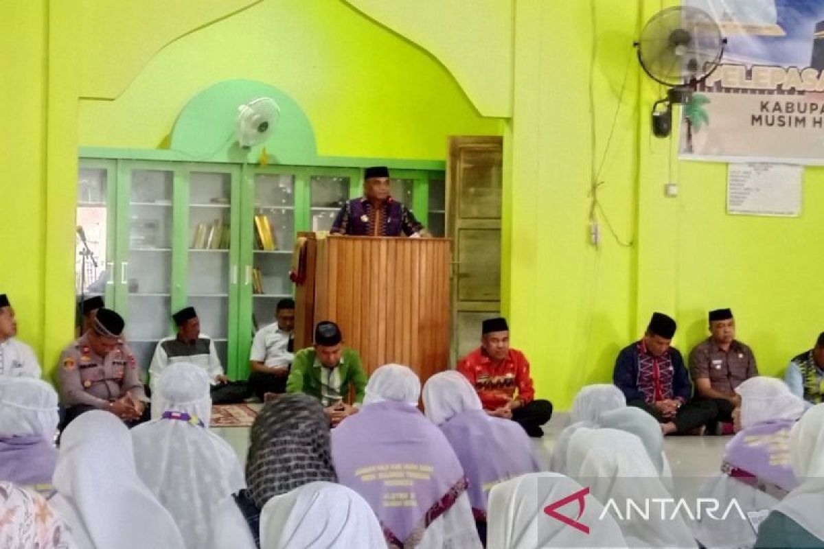 Pj. Bupati Mubar lepas keberangkatan 22 jamaah calon haji  ke Tanah Suci