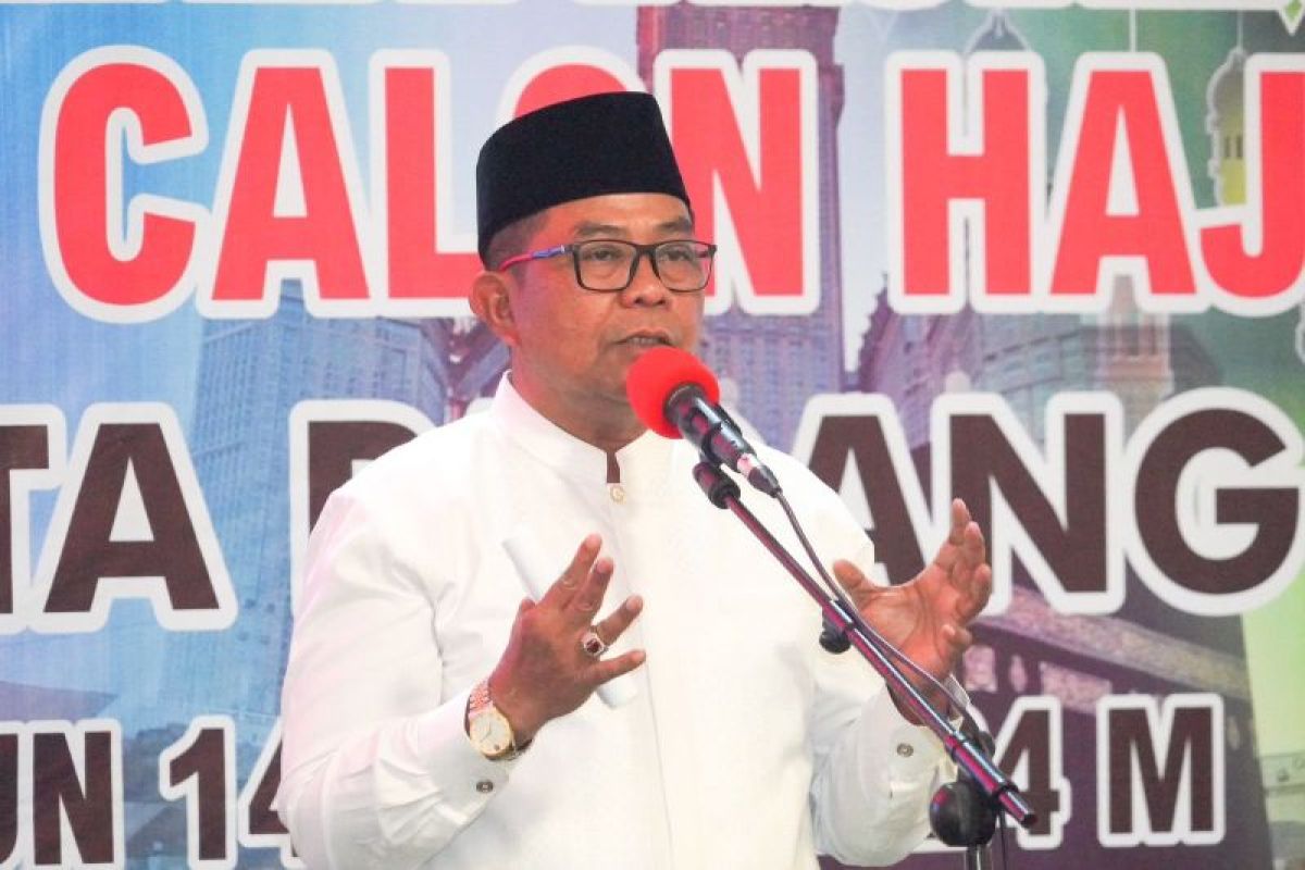 Lepas Jamaah Haji Kloter 16, Pj Sekda Kota Padang : Jaga Selalu Kesehatan Selama Ibadah