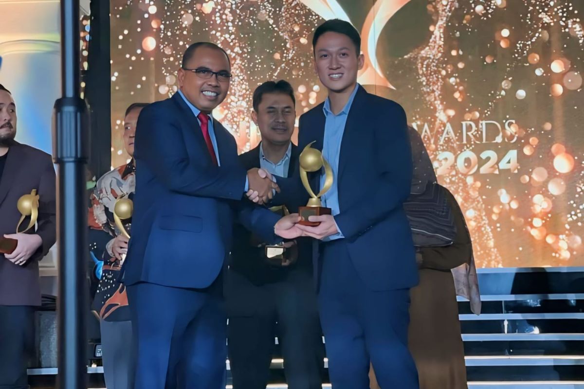 Pos Indonesia awards Shopee as the best private partner