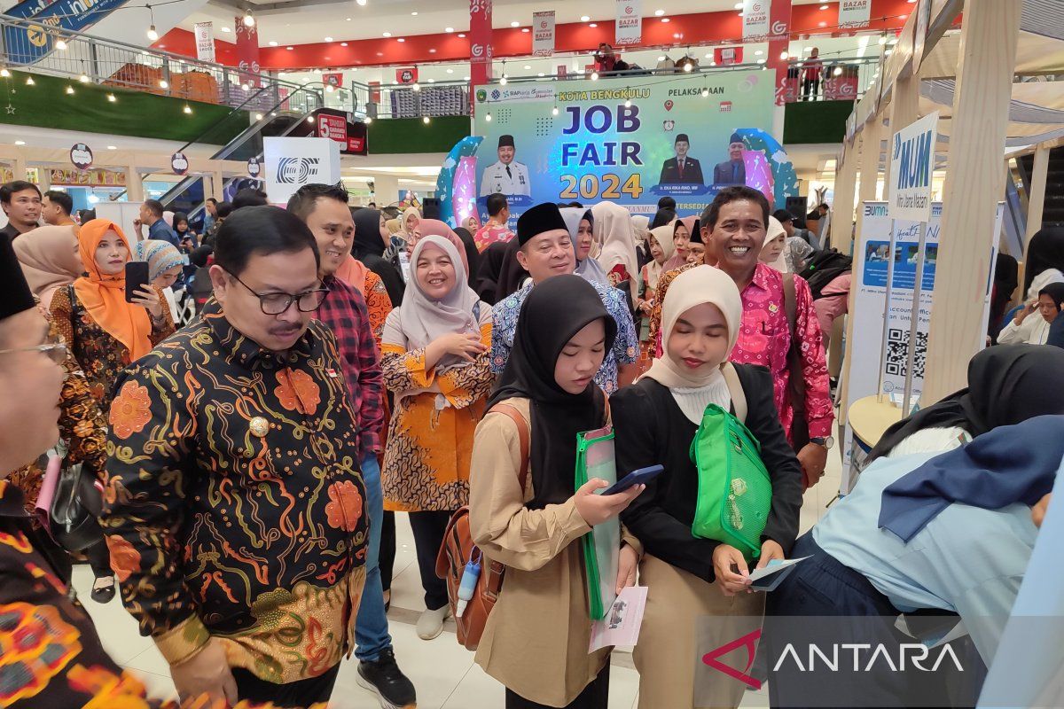 Ratusan pencari kerja hadiri bursa kerja Disnaker Kota Bengkulu