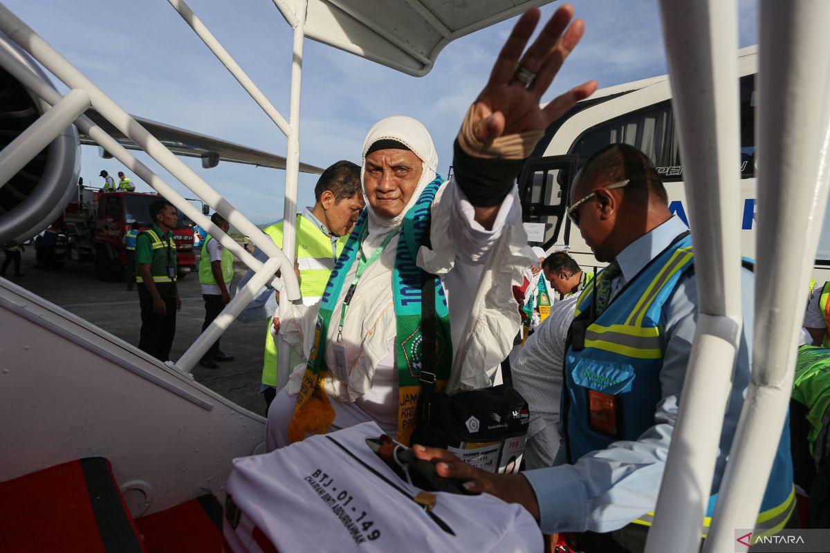 FOTO - Keberangkatan 393 calon haji kloter pertama Aceh