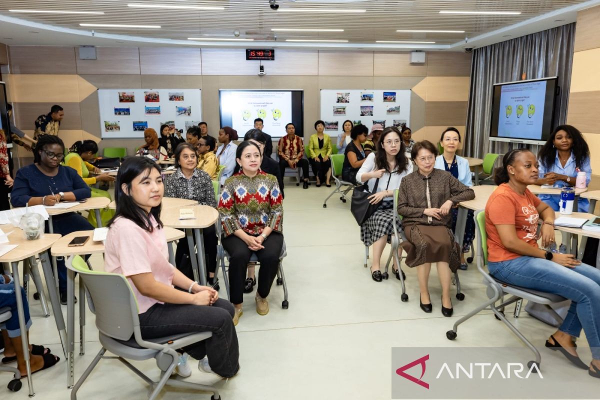 Ketua DPR RI lihat kelas pemberdayaan perempuan di China Women's University