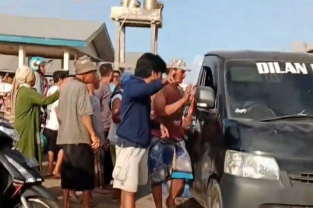 Sejumlah nelayan kembali aksi sweping TPI Tanjung Luar Lombok Timur