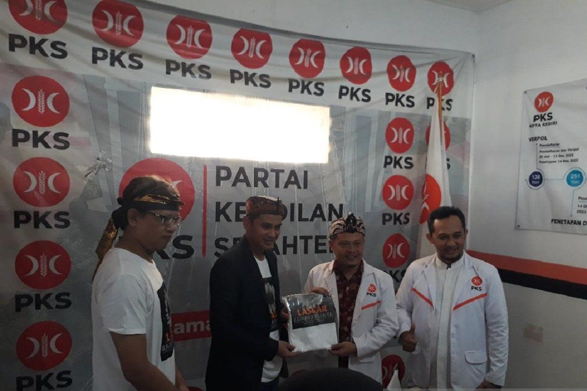 Politikus muda Reza Darmawan daftar ke PKS maju cawali Kediri