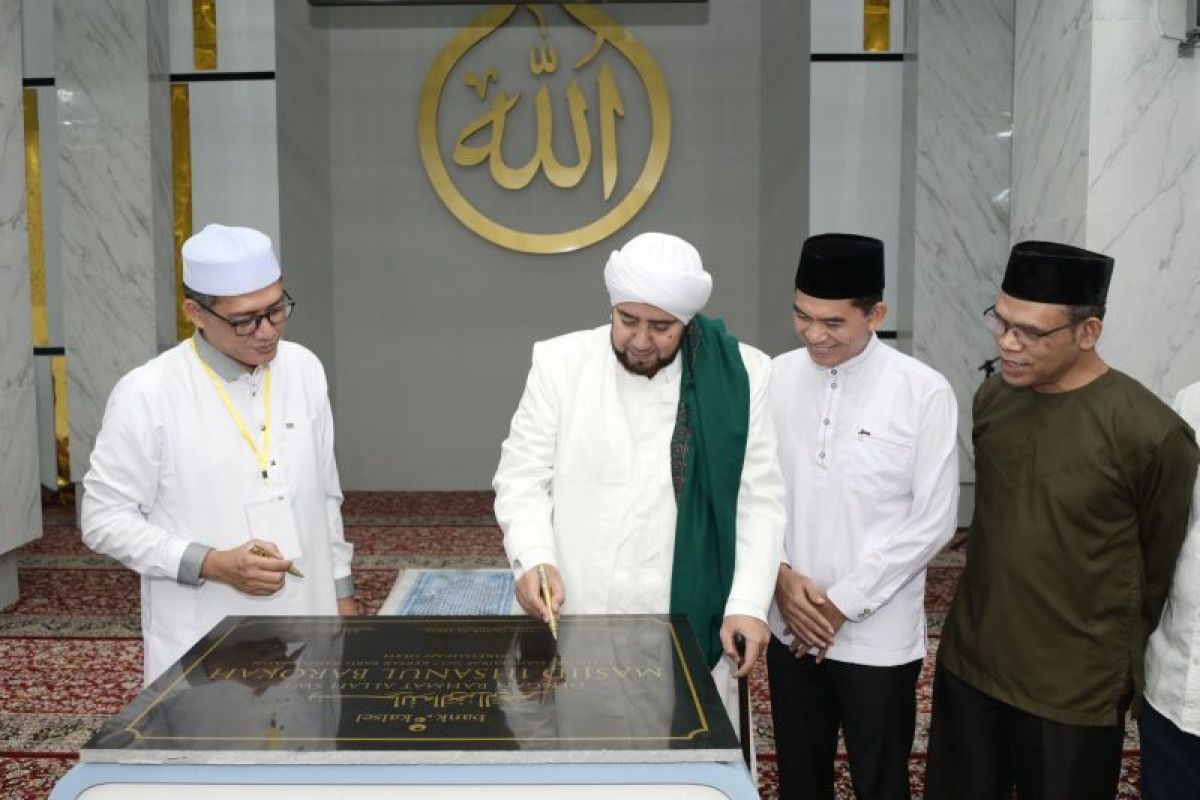 Habib Syech resmikan Masjid Bank Kalsel di Banjarmasin