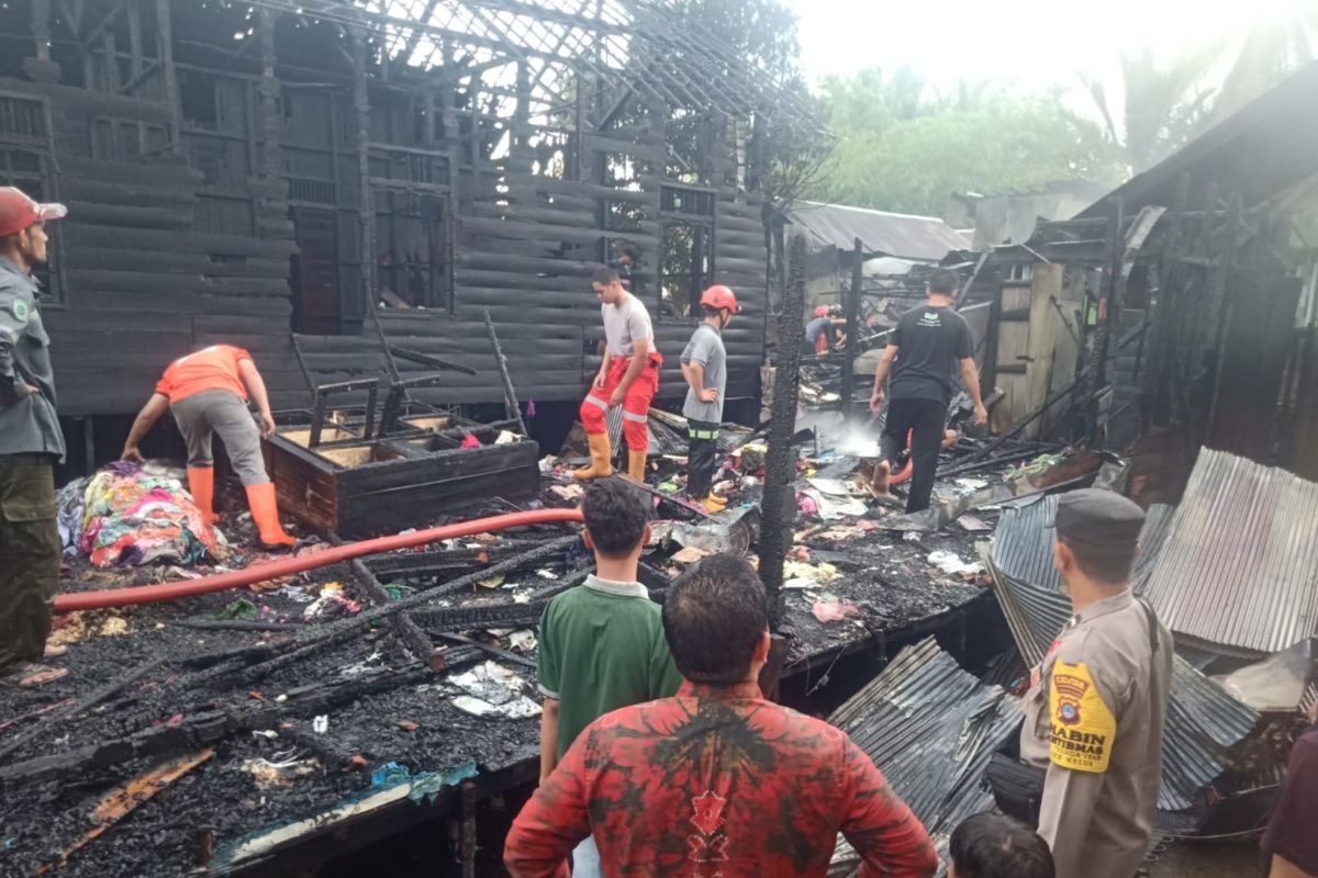 Kebakaran di Desa Telaga Itar, dua rumah warga terbakar
