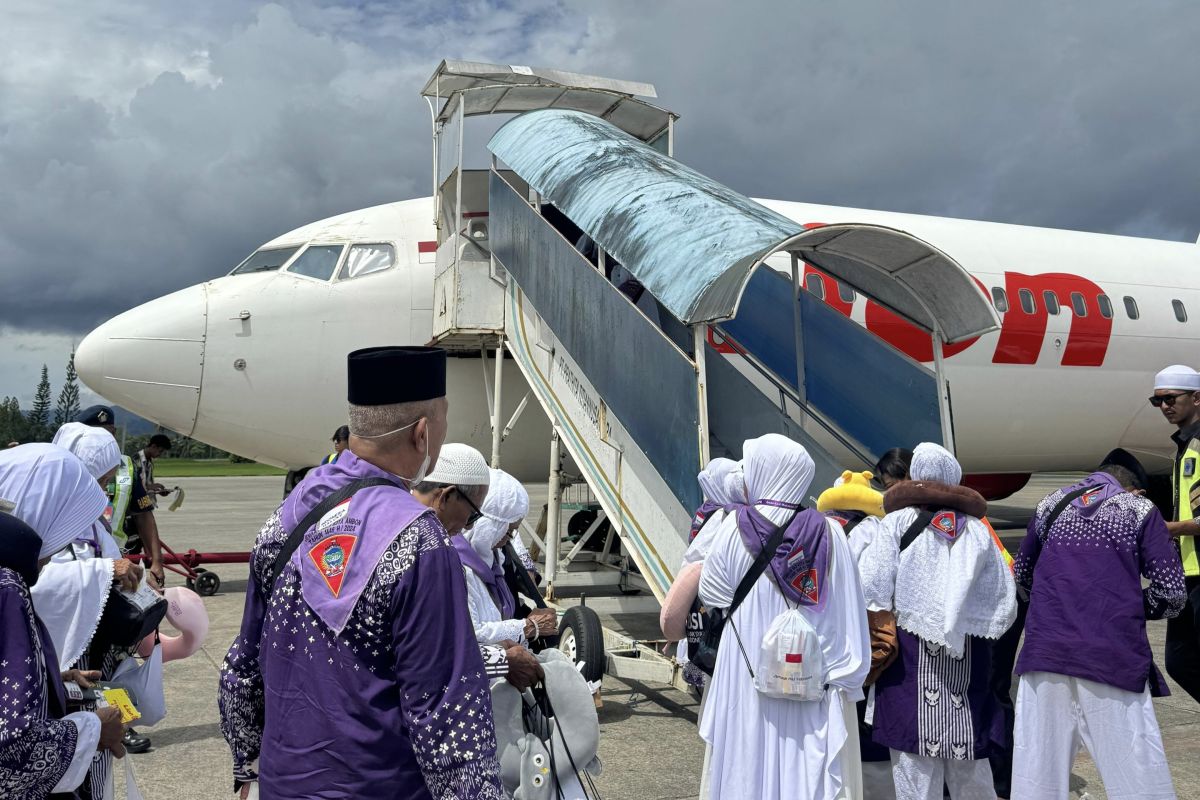 Bandara Pattimura Ambon layani keberangkatan 1.077  jamaah calon haji Maluku ke Makassar
