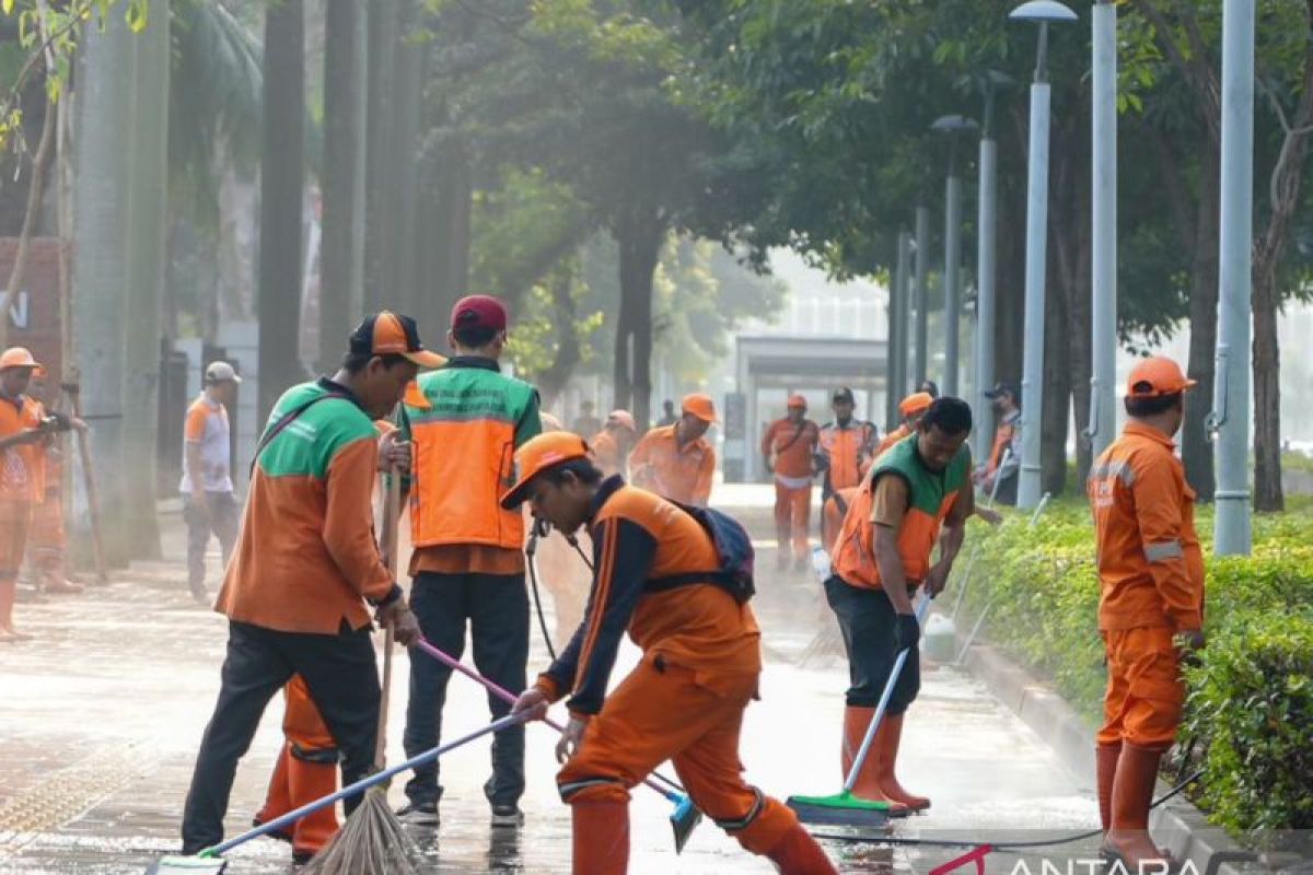 Jakpus bersih-bersih jelang "Jakarta International Maraton 2024"