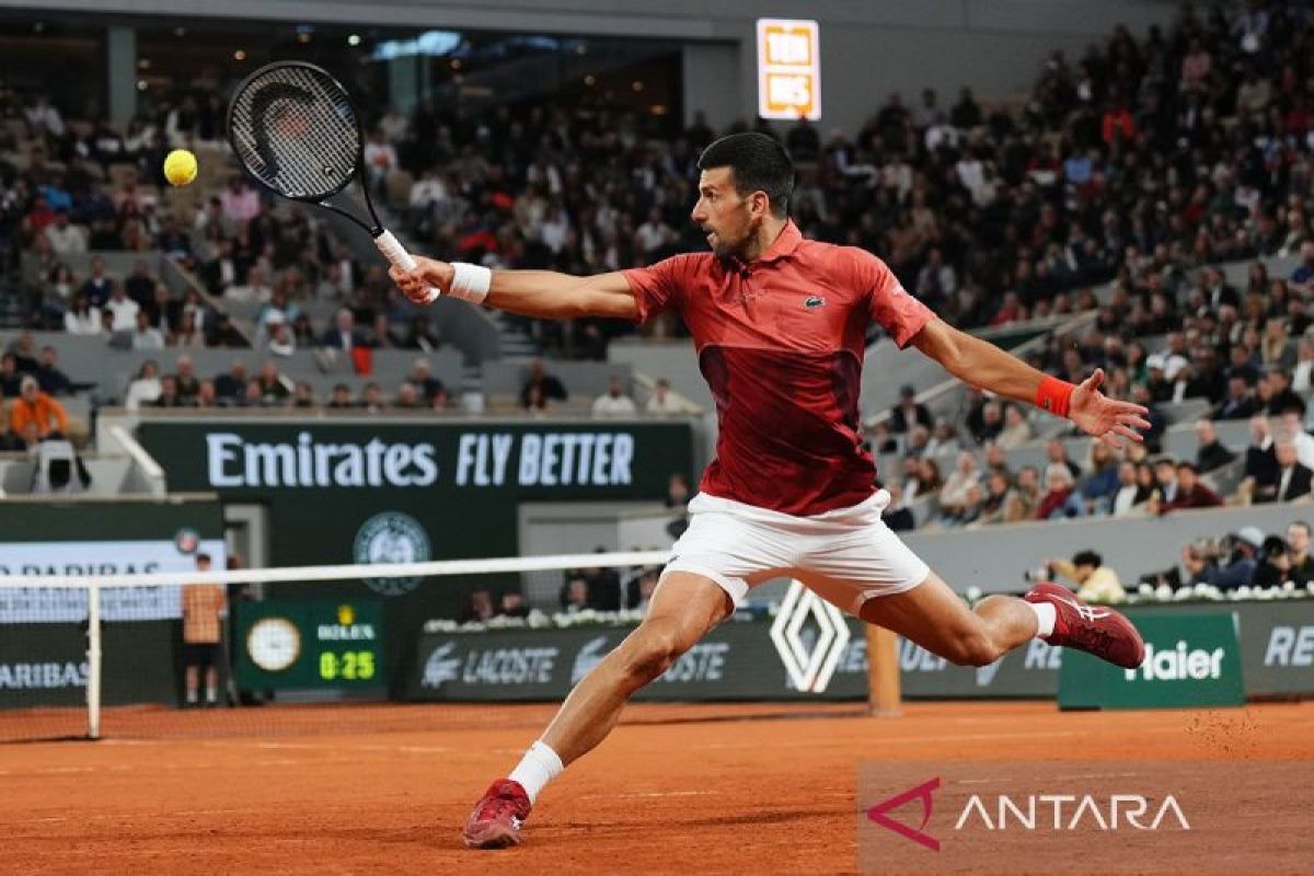 Djokovic selamat dari drama lima set,  Medvedev kandas di French Open