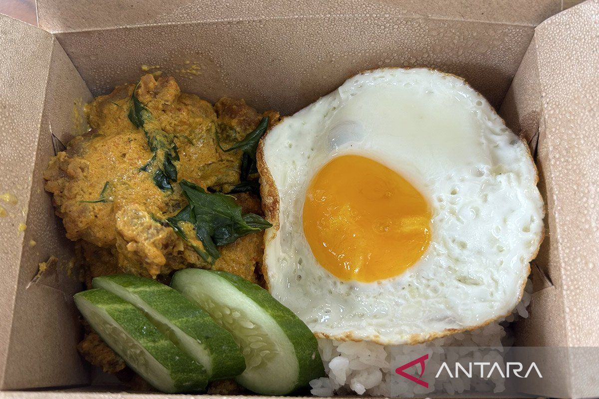 Mencicip rasa nasi ayam paniki dari Chef Juna