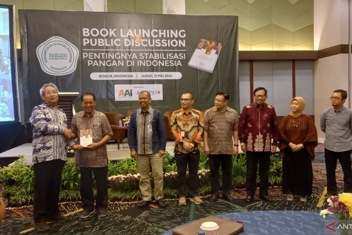 Dirut BULOG apresiasi buku 'Pentingnya Stabilisasi Pangan di Indonesia