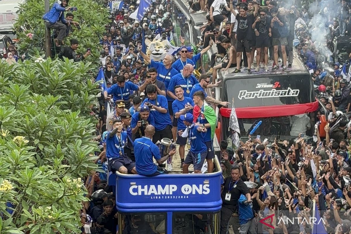 Bobotoh sambut kedatangan Persib Bandung, sang juara Liga 1