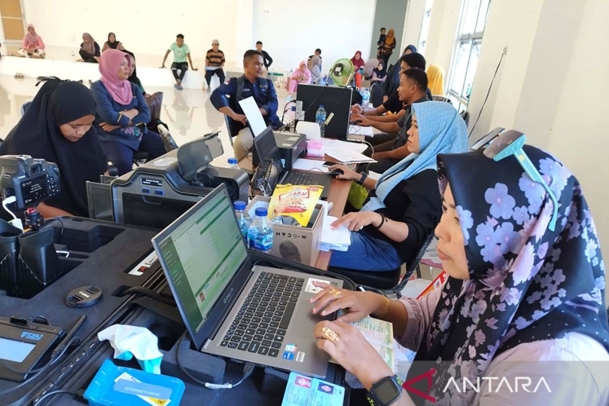 Dinas Dukcapil buka layanan kependudukan di Bone Pesisir