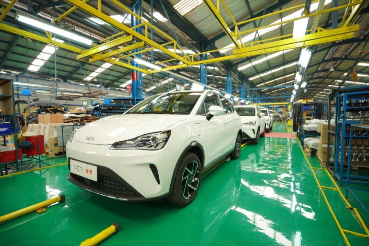 NETA mulai produksi mobil listrik V-II di Bekasi