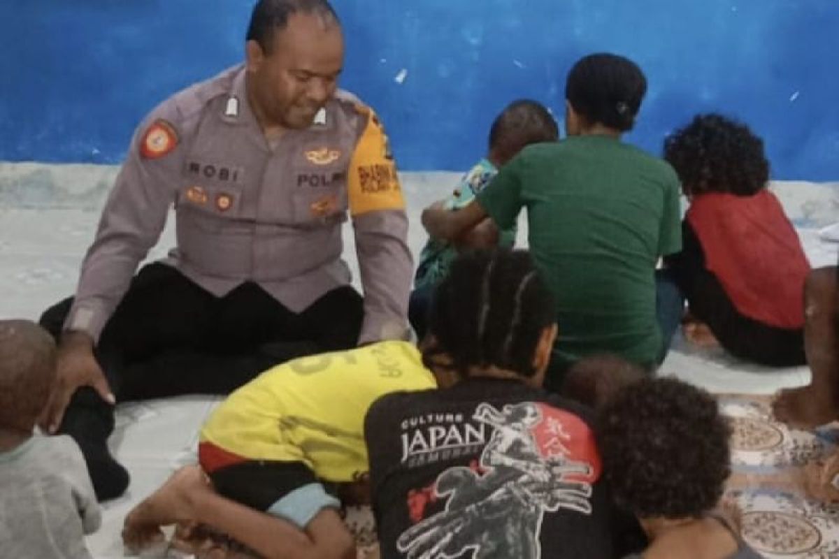 Rumah guru Jayapura jadi tempat belajar anak putus sekolah