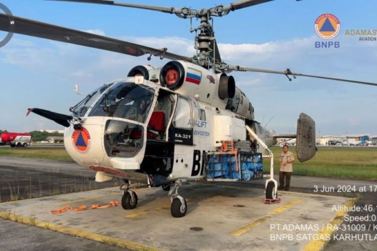 BNPB deploys water bombing helicopter to handle forest fires in Riau