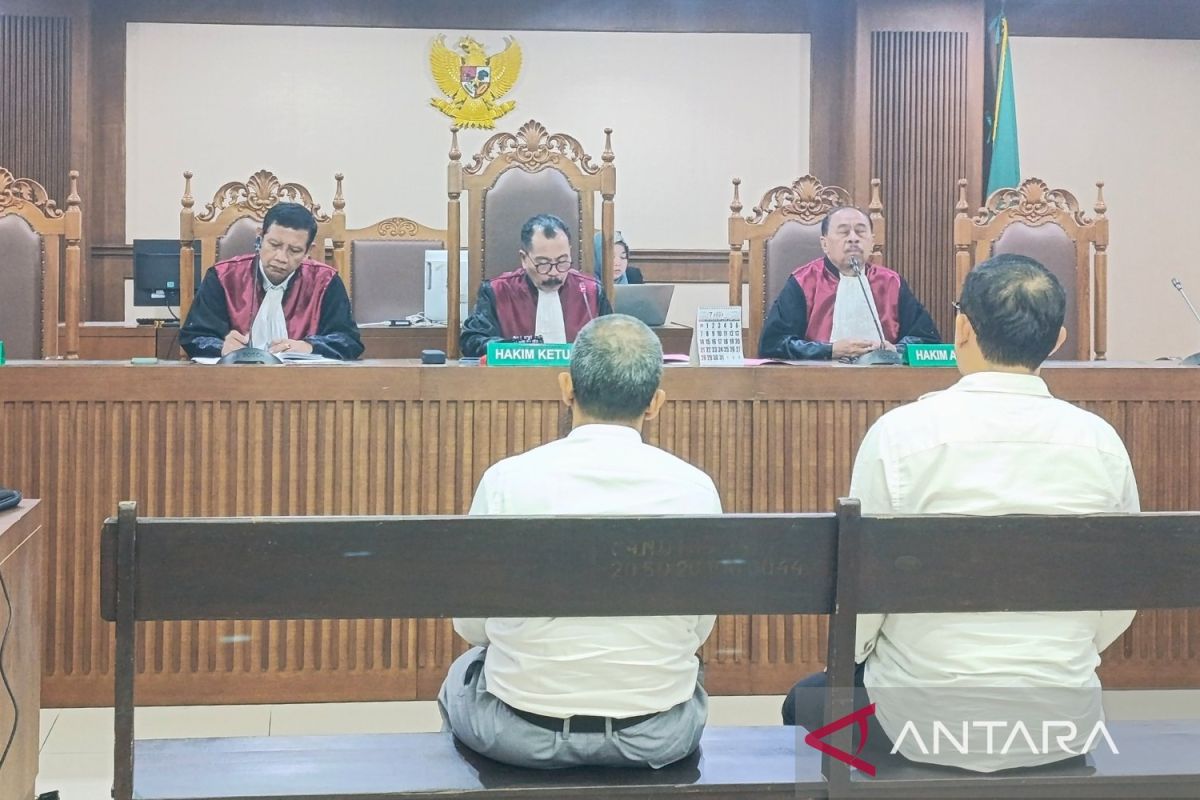 Dua mantan pegawai pajak divonis 4 tahun penjara dan denda Rp200 juta