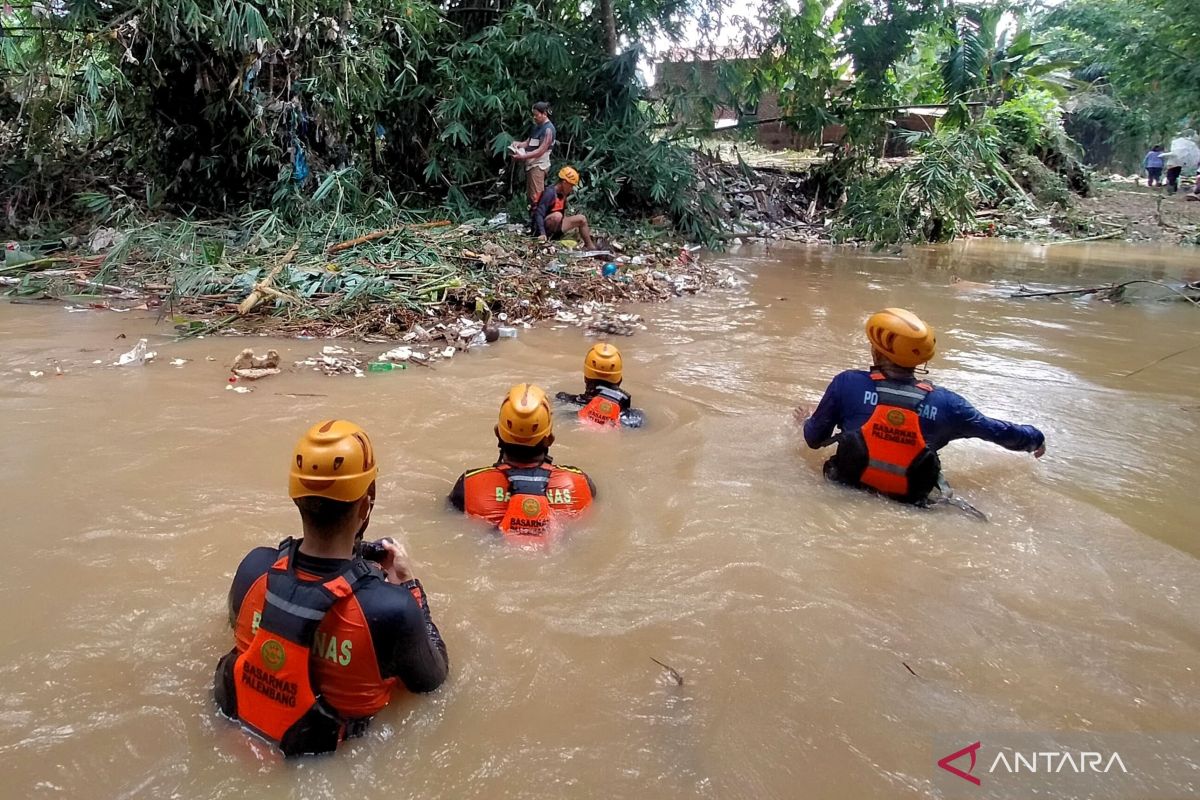 Basarnas terjunkan tim penyelam cari balita hilang di Lubuk Linggau