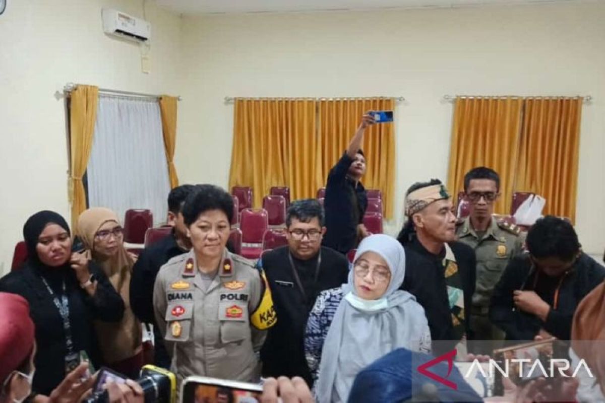 71 orang warga Cipaku Bogor diduga alami keracunan makanan