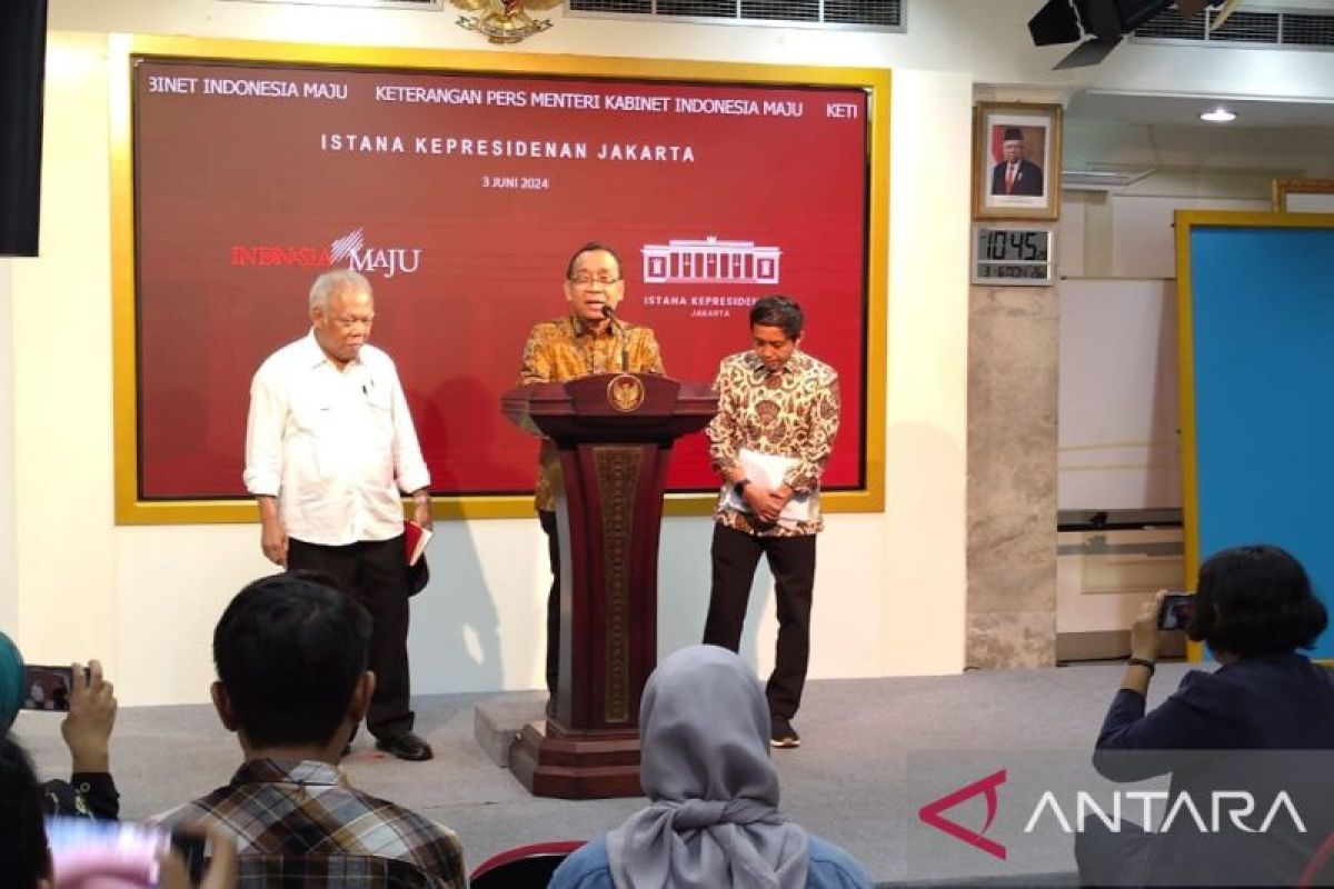 Jokowi beri tugas baru kepada Bambang Susantono untuk perkuat kerja sama internasional IKN