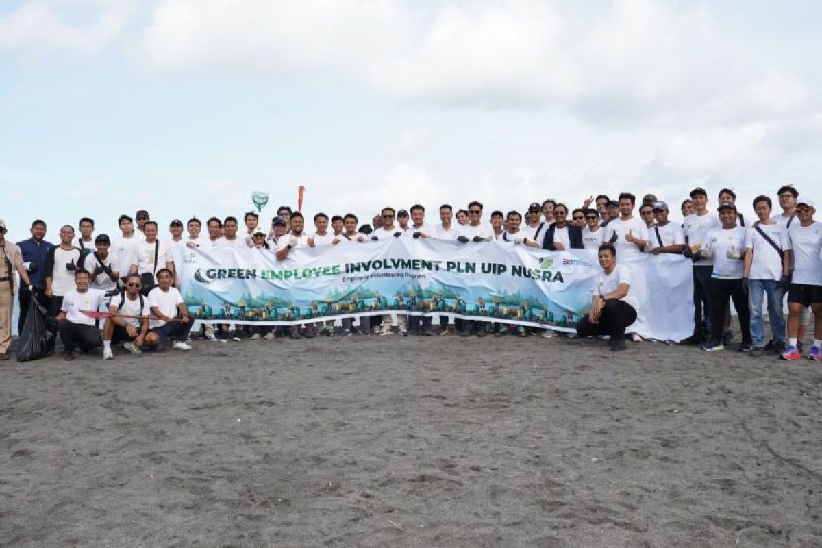 Sambut Hari Lingkungan Hidup Sedunia, PLN UIP Nusra gelar bersih Pantai Loang Baloq Mataram