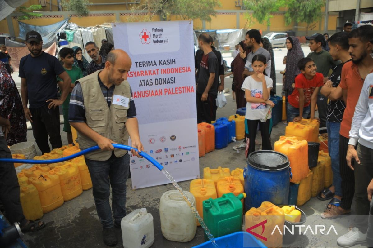 PMI mendistribusikan air bersih untuk warga Palestina di Gaza dan Khan Younis