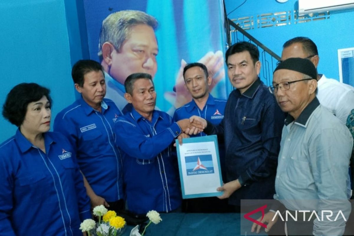 Naziarto kembalikan formulir pendaftaran Cagub ke Partai Demokrat