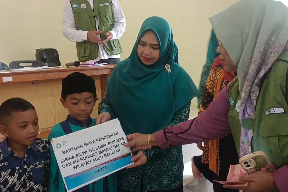 Pemkab Aceh Selatan salurkan bantuan pendidikan dari dana zakat