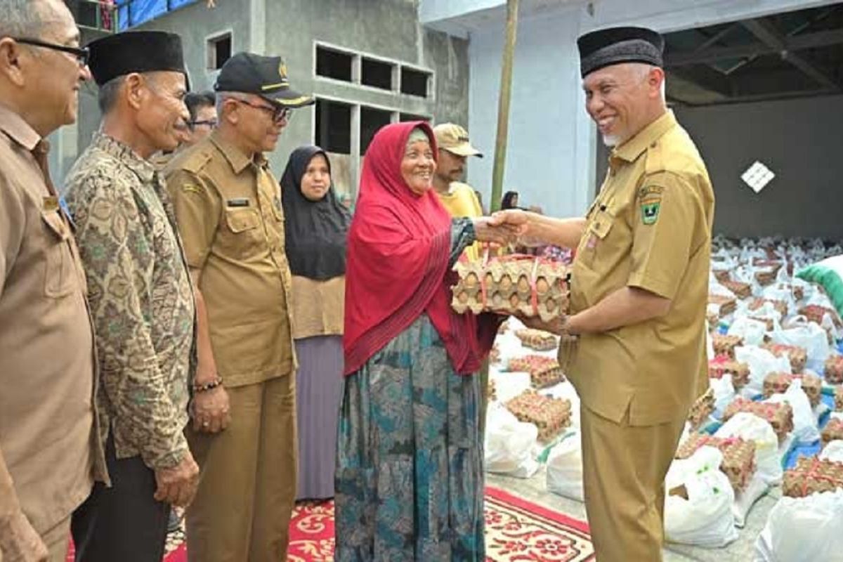 Gubernur Sumbar serahkan bantuan ke tiga Nagari di Pesisir Selatan