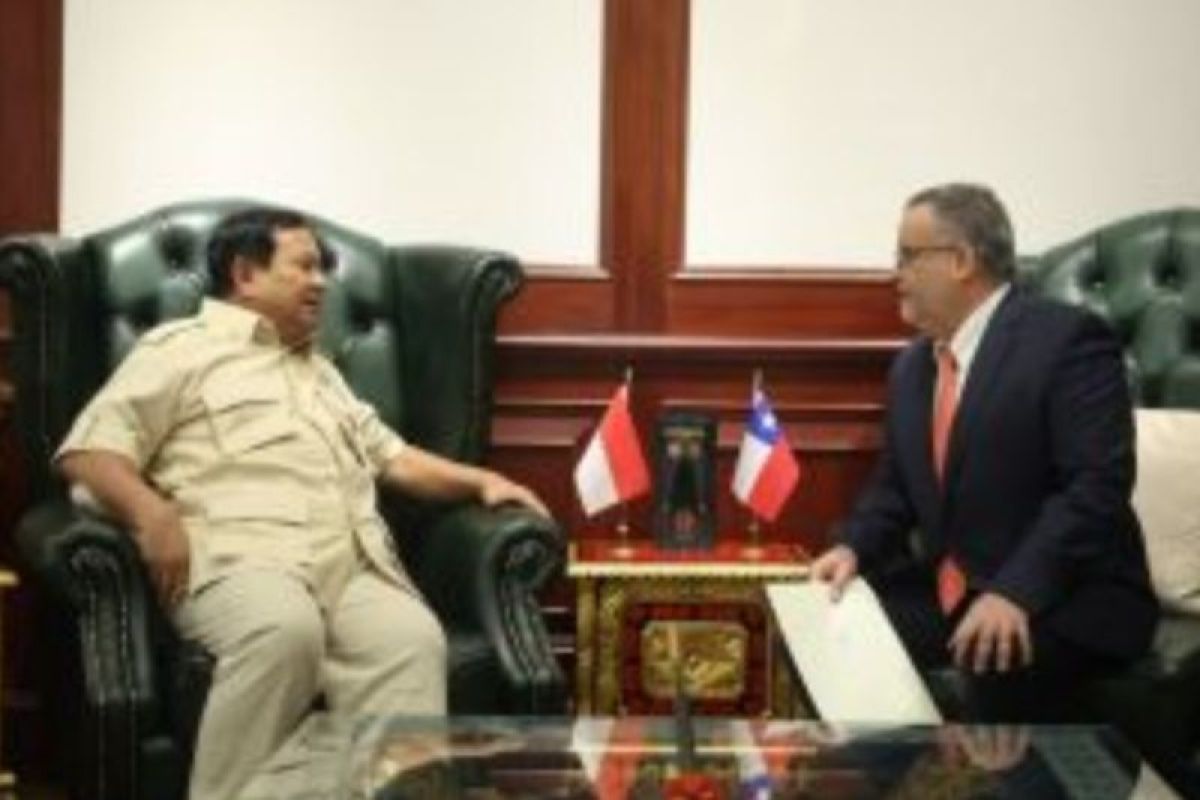 Menhan bahas kolaborasi pertahanan dengan Dubes Chile untuk Indonesia