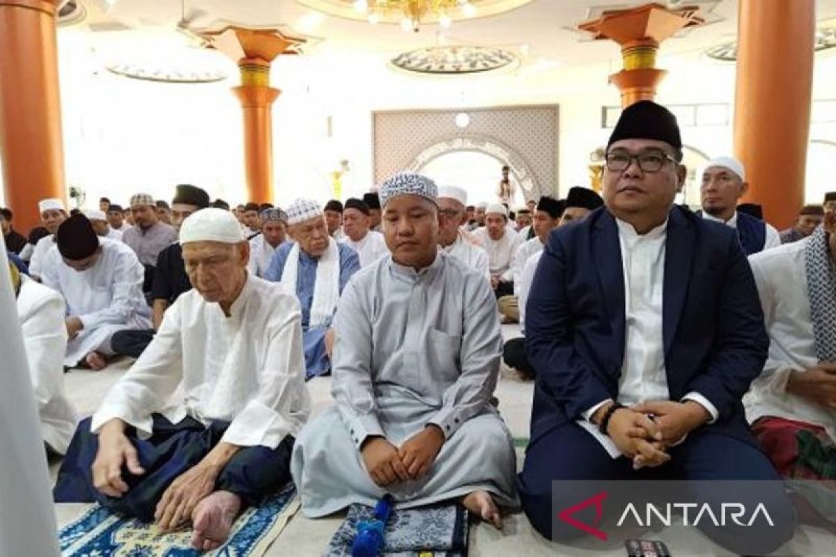 Laksanakan Shalat Ied di Masjid Agung, Ini Pesan Pj Bupati Bangka