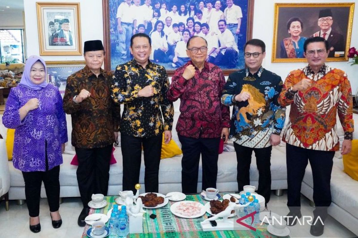 Pimpinan MPR temui Sidarto Danusubroto bahas sistem pemilu