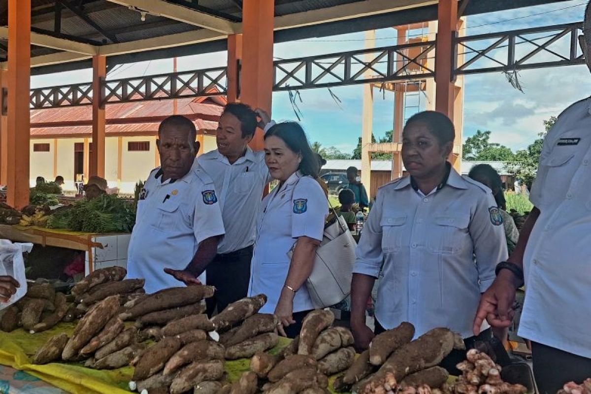 Kabupaten Sorong luncurkan program subsidi pasar tekan inflasi