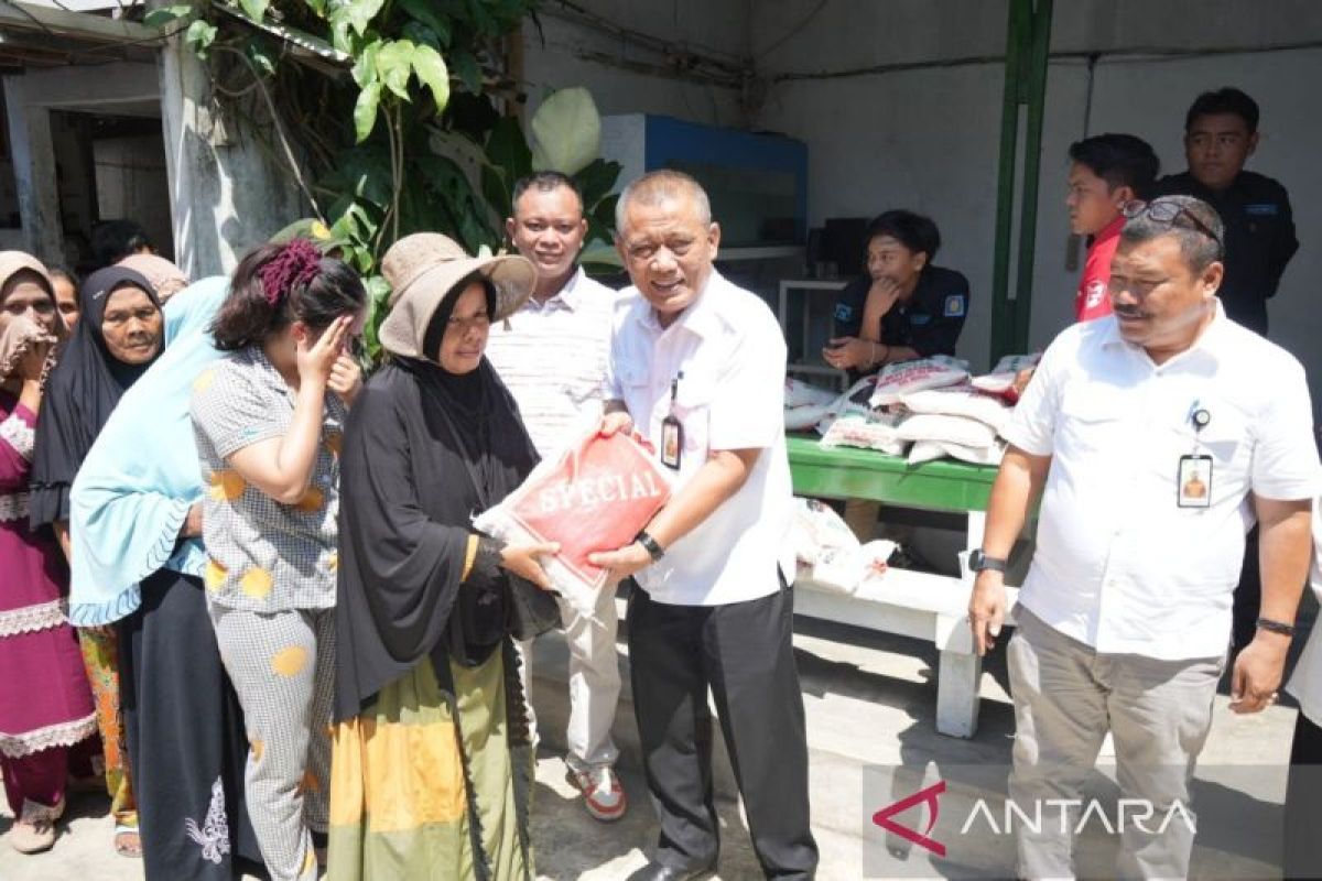2.000 karung beras dibagikan ke masyarakat di Belawan, Pemkot Medan sampaikan apresiasi