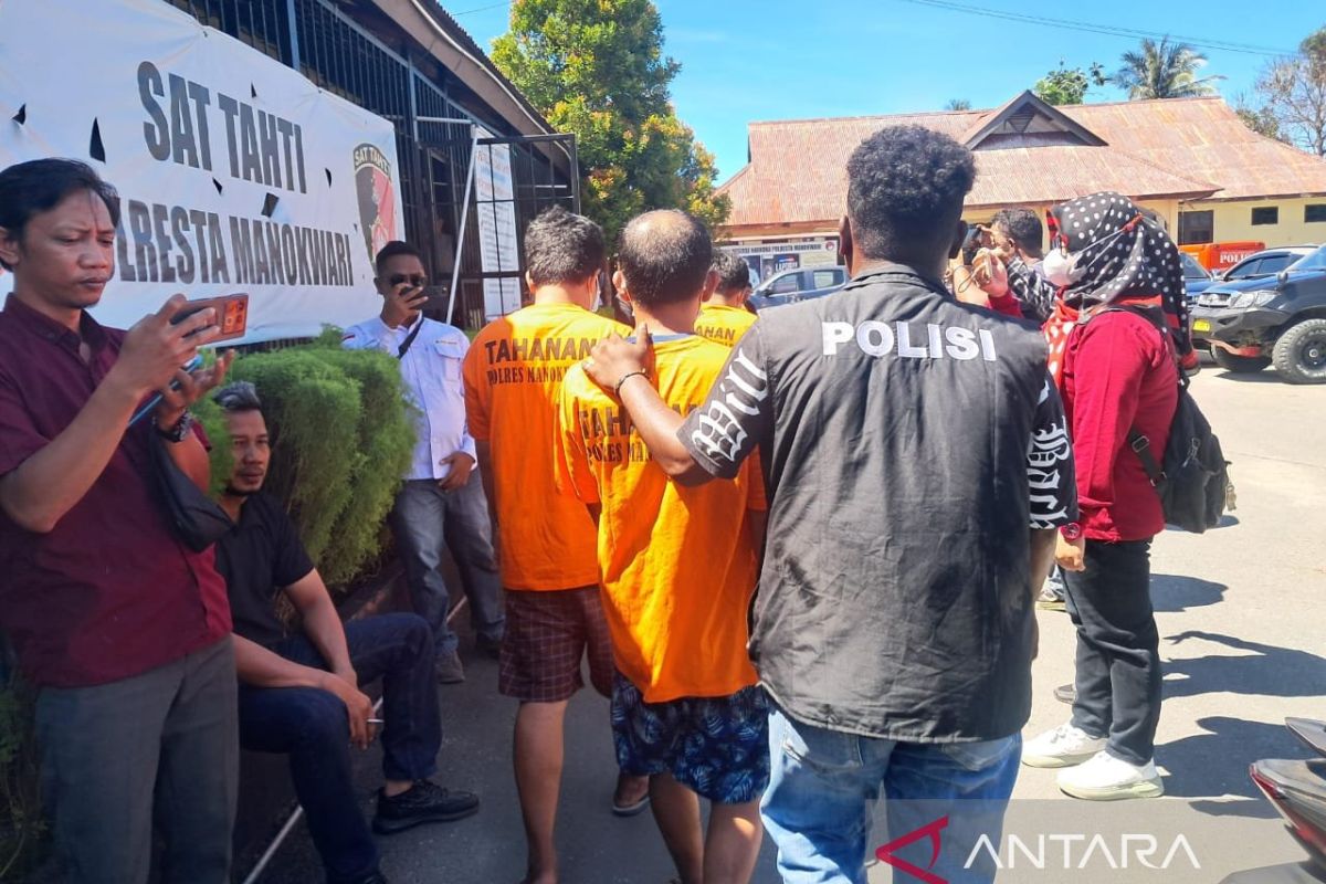 Polresta Manokwari tangkap dua pelaku manipulasi kadar gram emas