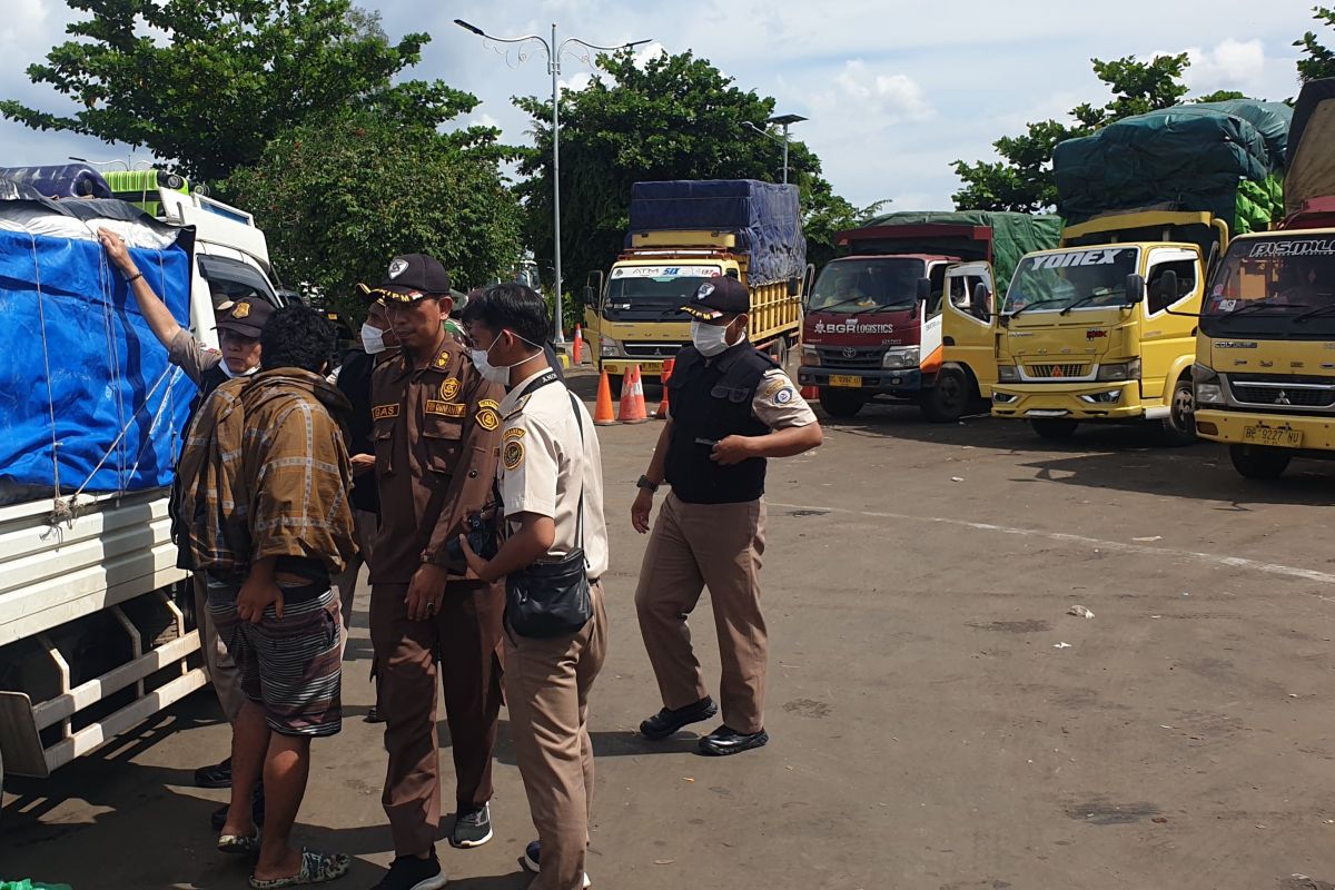 Sebelum diseberangkan ke Babel, Balai Karantina Sumsel periksa hewan kurban