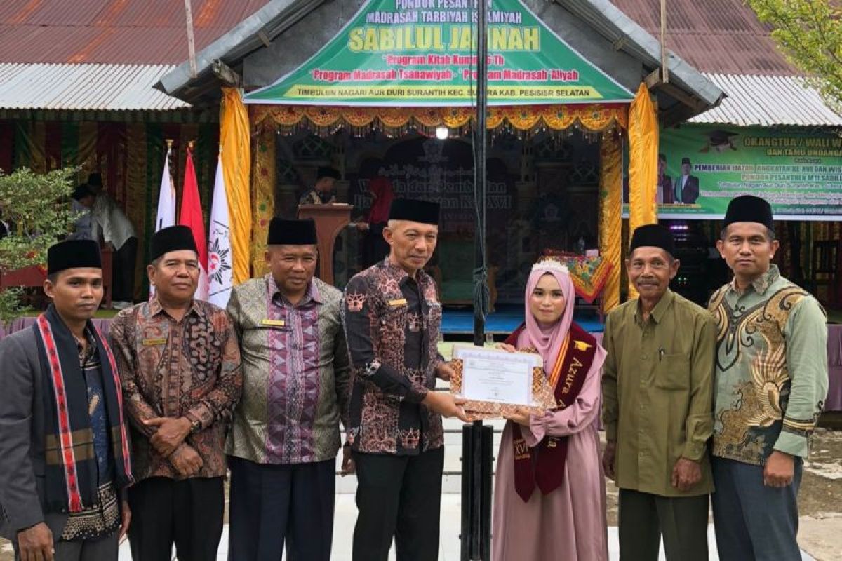 Sekda Mawardi Roska hadiri wisuda Tahfidz dan pemberian ijazah Pondok Pesantren MTI Sabilul Jannah