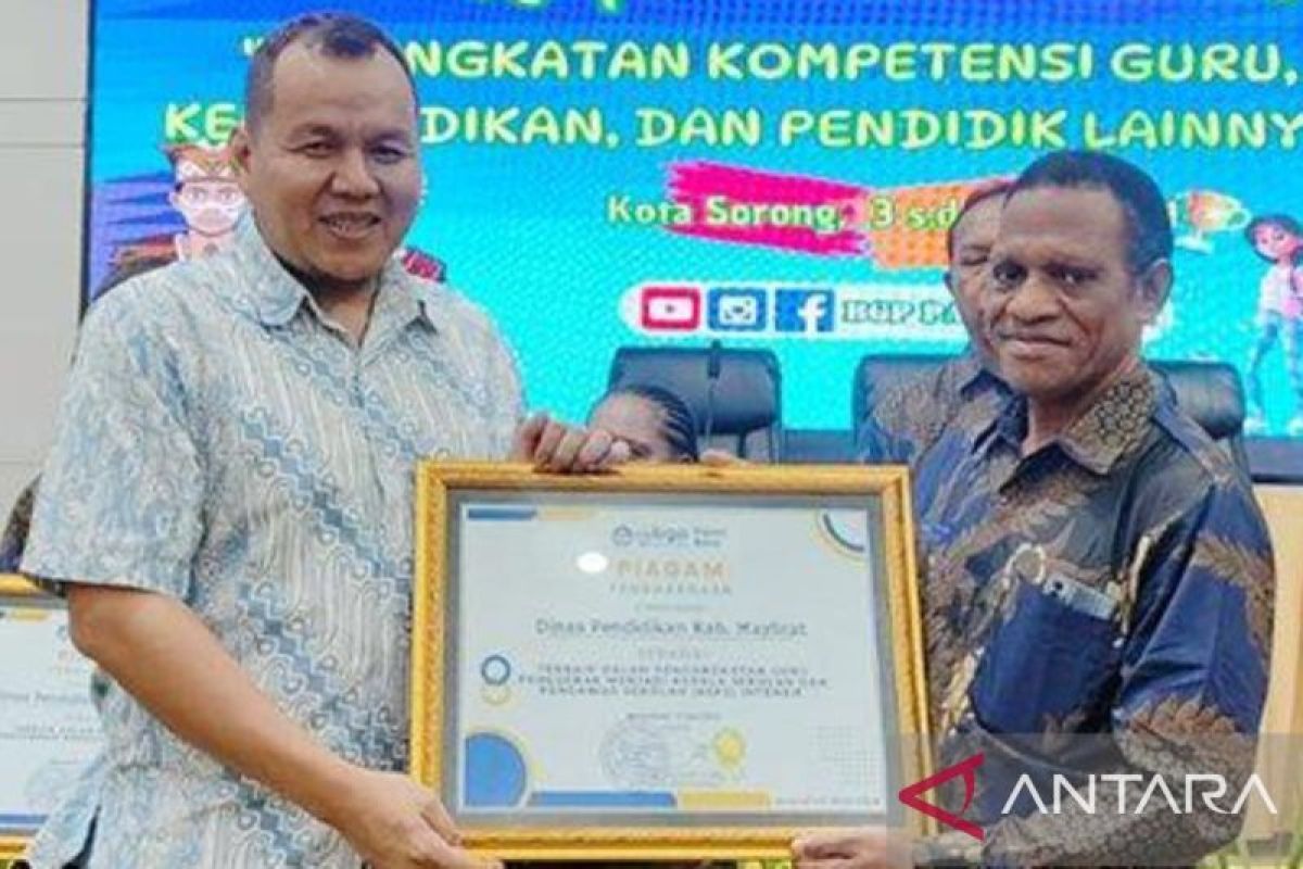 Maybrat dapat penghargaan dalam pengangkatan guru penggerak