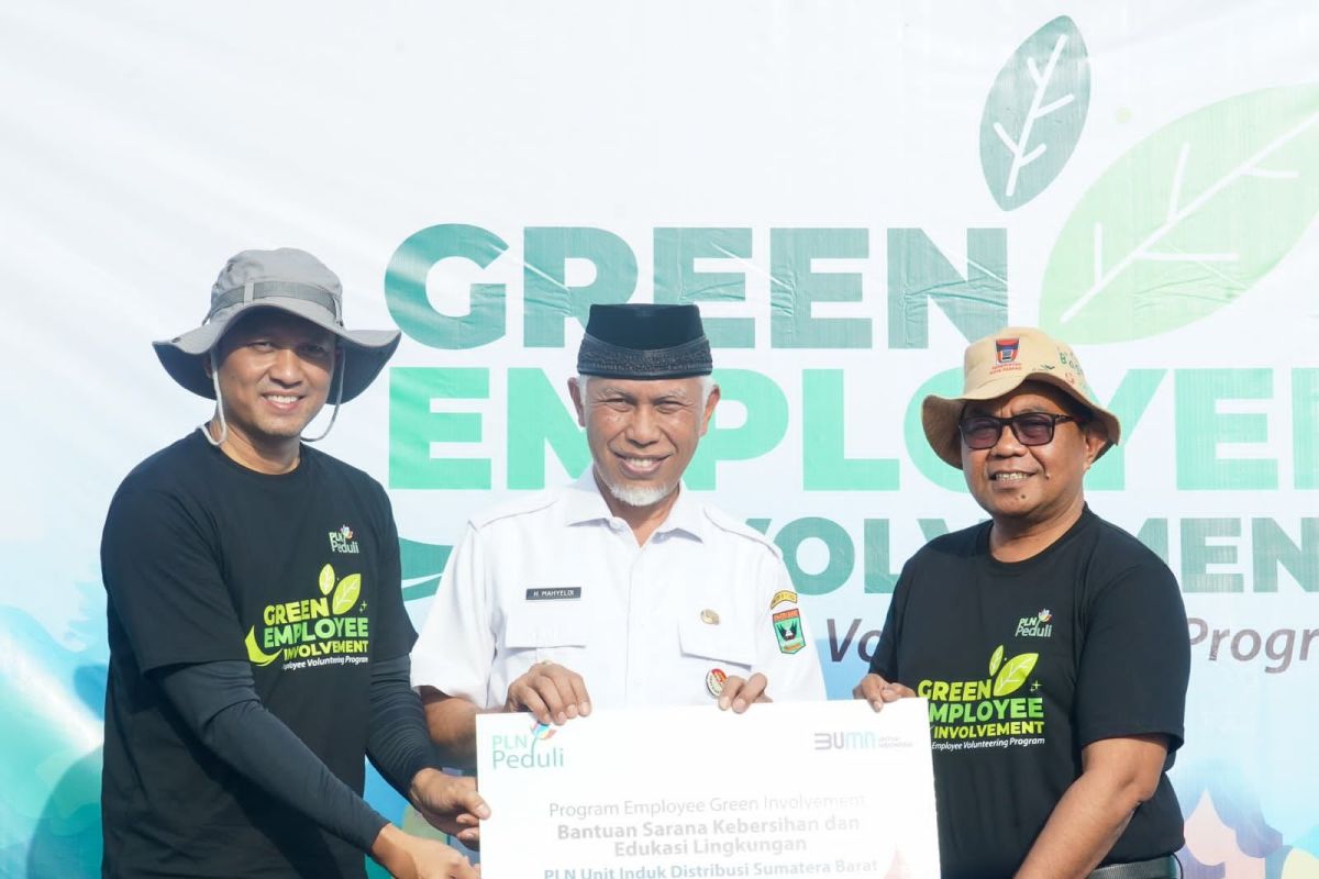 Pemkot Padang terima bantuan program lingkungan hidup dari PLN