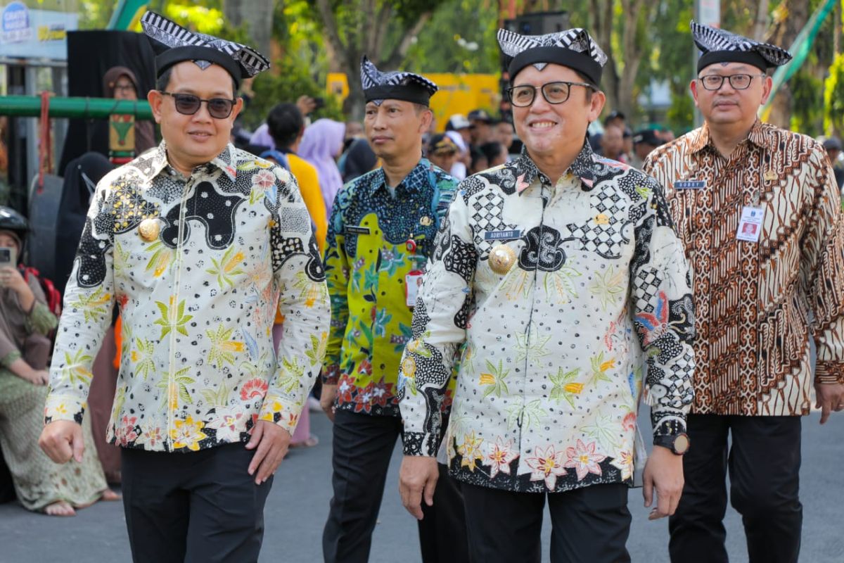 Pj Gubernur harapkan batik dongkrak perekonomian Jatim