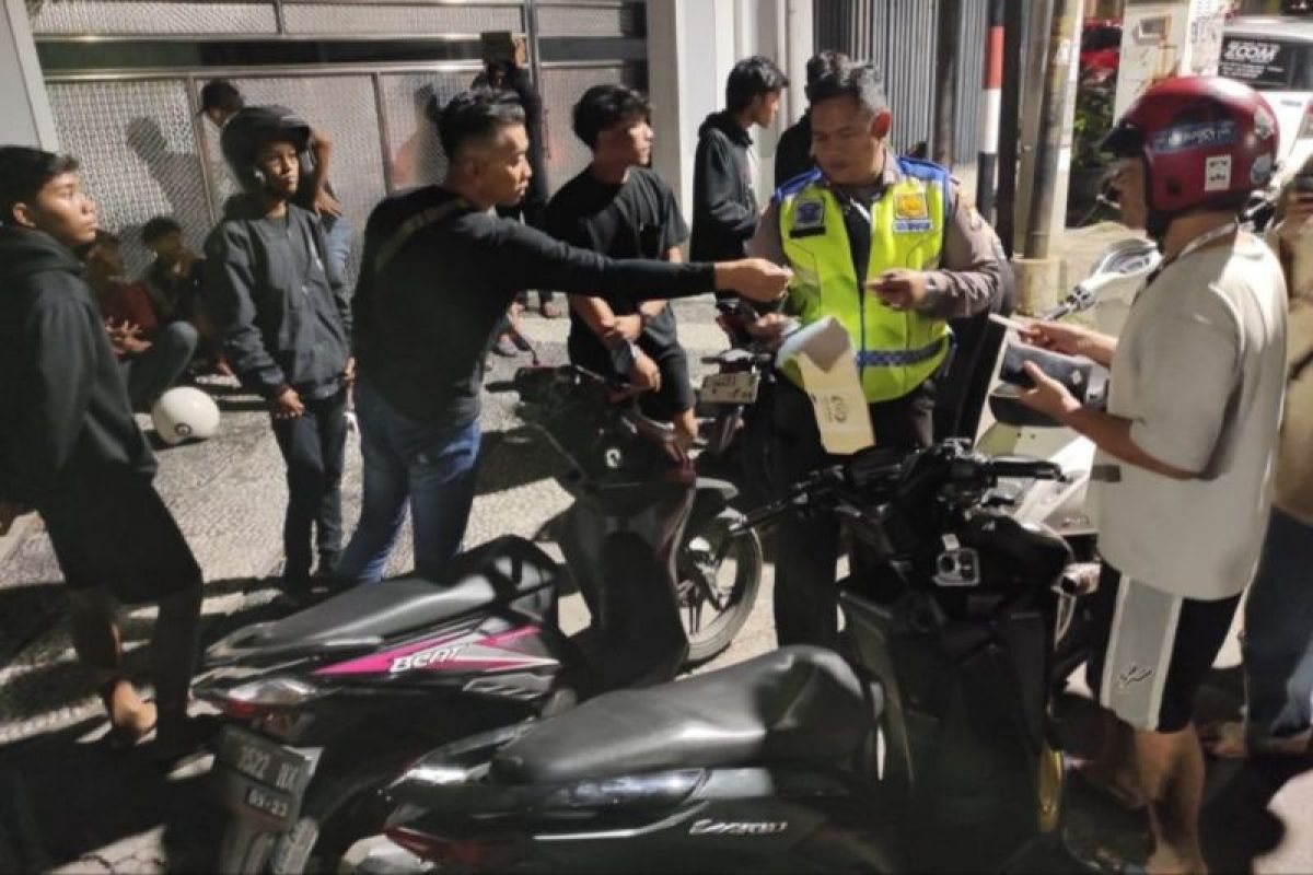Polisi sita 67 motor terindikasi balap liar di jalanan Surabaya