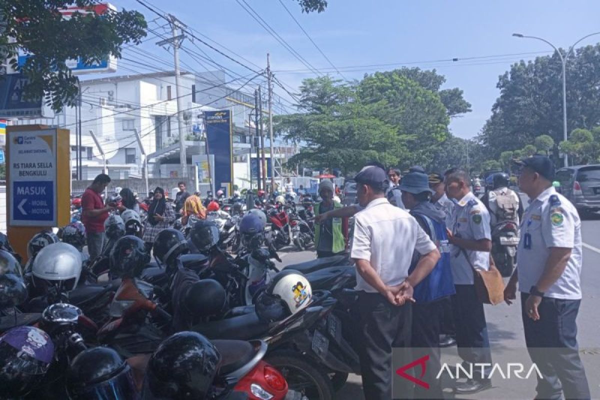 Dishub Bengkulu tingkatkan pengawasan terhadap juru parkir ilegal