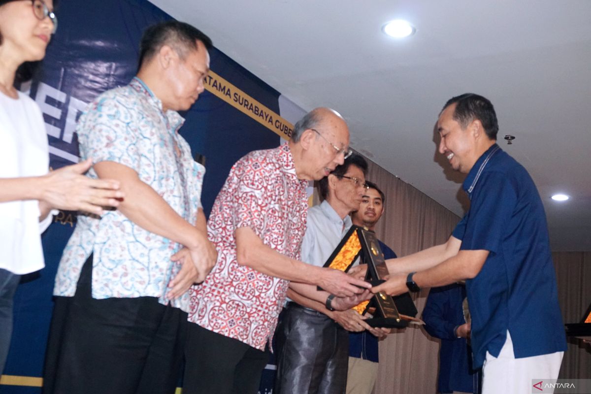 Daftar penerima penghargaan wajib pajak 2023 dari KPP Pratama Surabaya Gubeng
