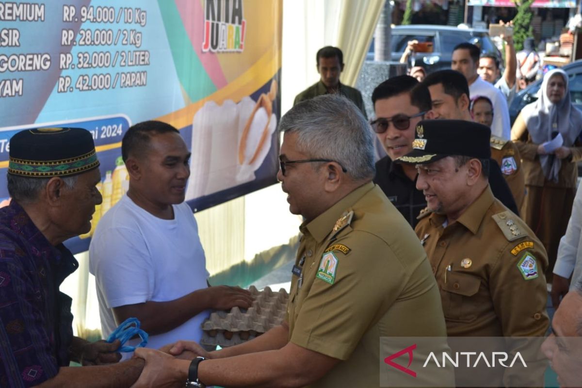 Pj Gubernur Aceh buka pasar murah di Takengon, upaya tekan inflasi