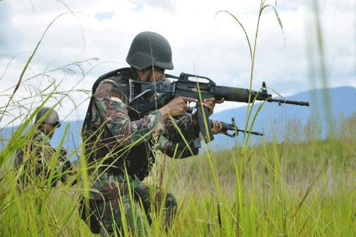 Indonesian troops fight back three armed Papuan rebels in Intan Jaya