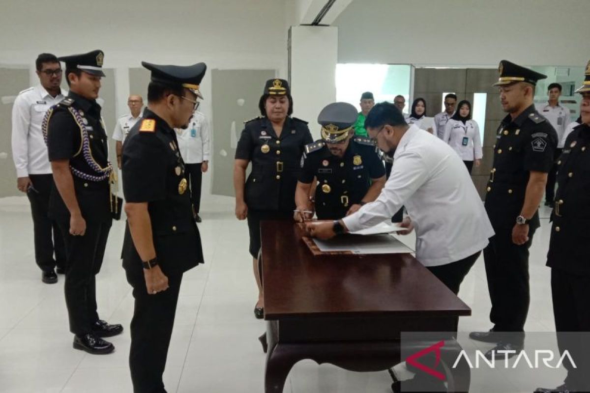 Lantik pejabat baru termasuk Kepala Imigrasi Ambon, ini pesan Kanwil Kemenkum HAM Maluku